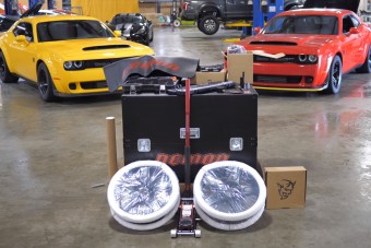 Ezzel a dobozzal lesz pokolian jó a Dodge Challenger Demon