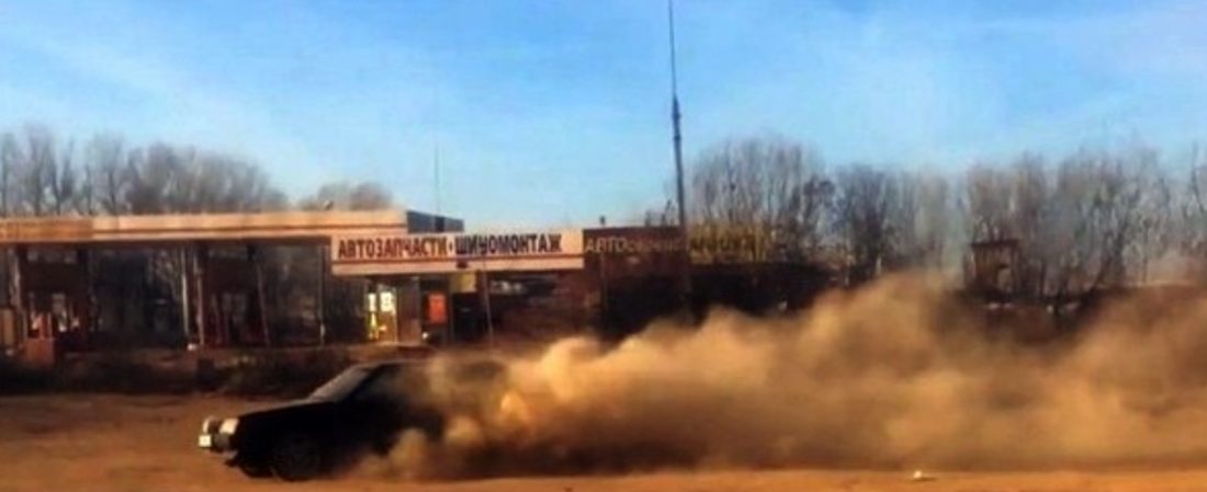 Meglepő technikát töltöttek ebbe a Lada Samarába