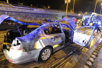 Villamossal ütköző vérszállító autó égett Budapesten