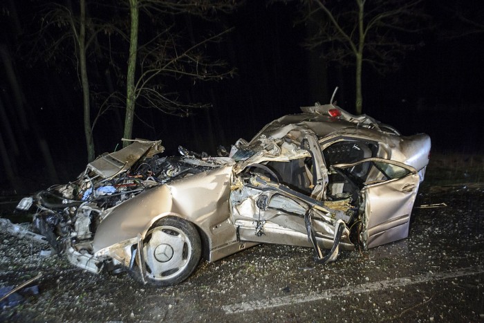 Fotók a 31-es főúton történt tragikus balesetről 2 | Vezess Fotók a 31-es főúton történt tragikus balesetről 2