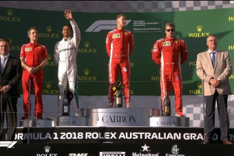 F1: Hamilton gyomrost kapott Vetteltől