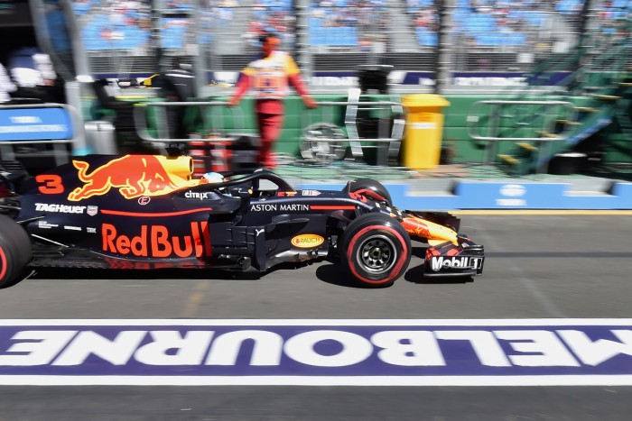 F1: Räikkönen megúszta, Ricciardót megbüntették