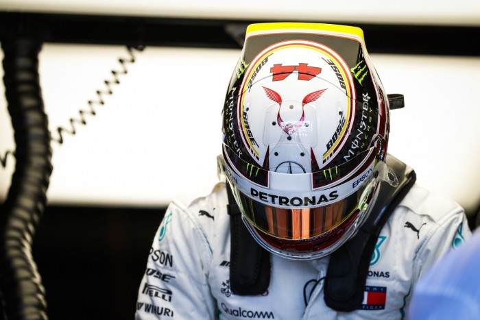 F1: Hamilton tart a Pirelli esőgumijaitól