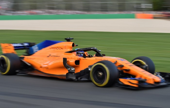 F1: Alonso megfenyegette a Red Bullt