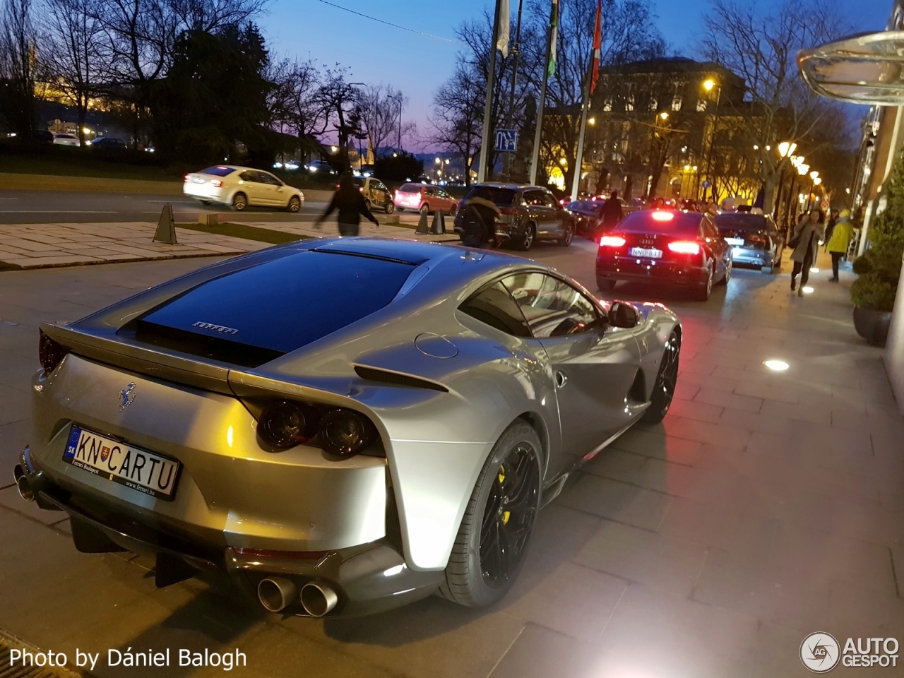 Videón és fotókon, ahogy Cartu átveszi Budapesten új Ferrariját 4