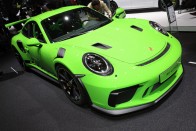 Vajon drónnal meg lehet verni egy Porsche 911 GT3 RS-t? 1