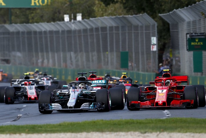 F1: Hamilton dobja a sisakfestését? 1 | Vezess F1: Hamilton dobja a sisakfestését? 1