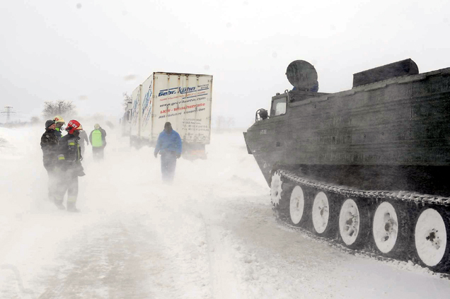 Bevetették a Magyar Honvédséget a hó miatt