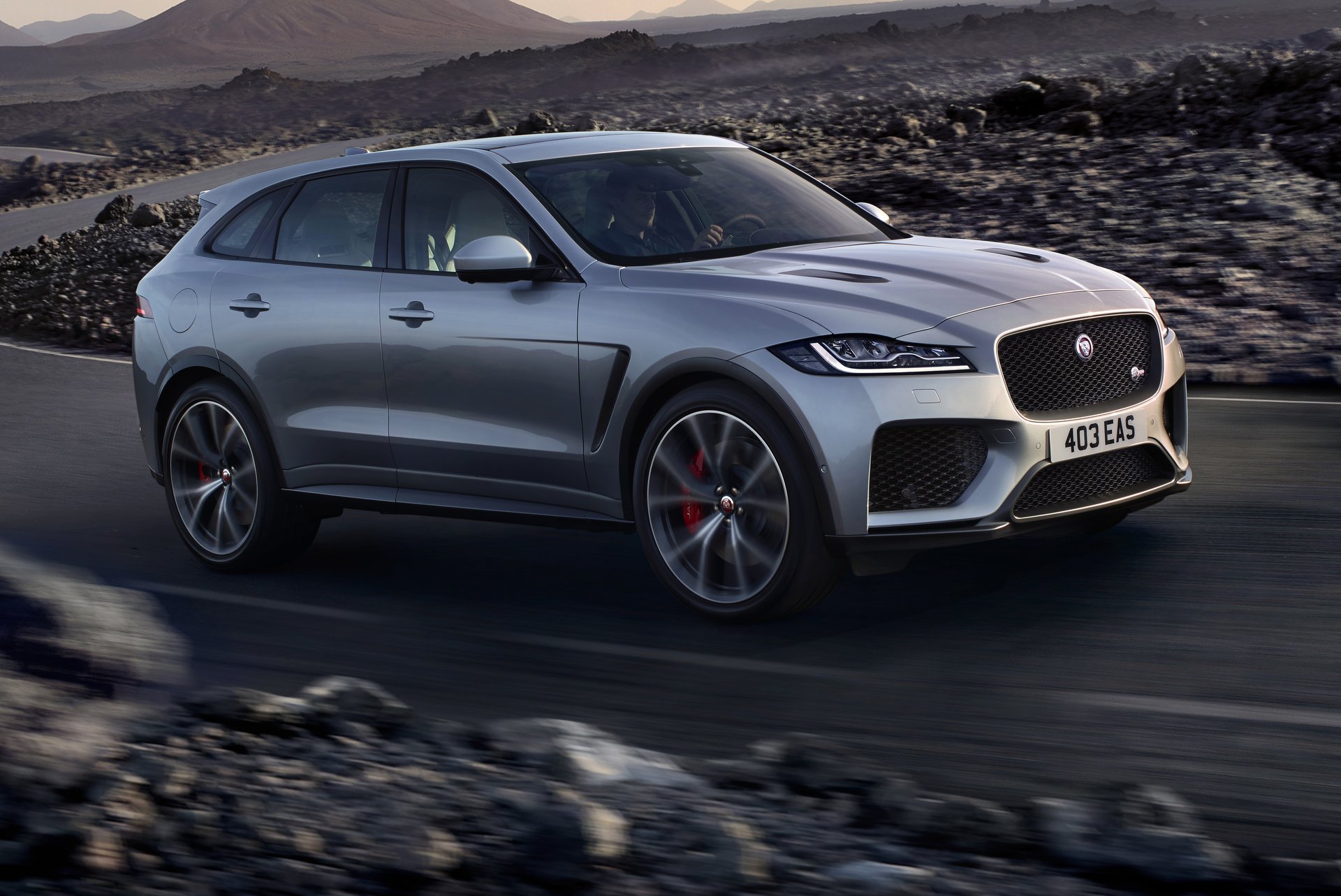 Jaguar F-Pace SVR: Terepképes szupersportkocsi 12