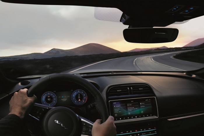 Jaguar F-Pace SVR: Terepképes szupersportkocsi 7