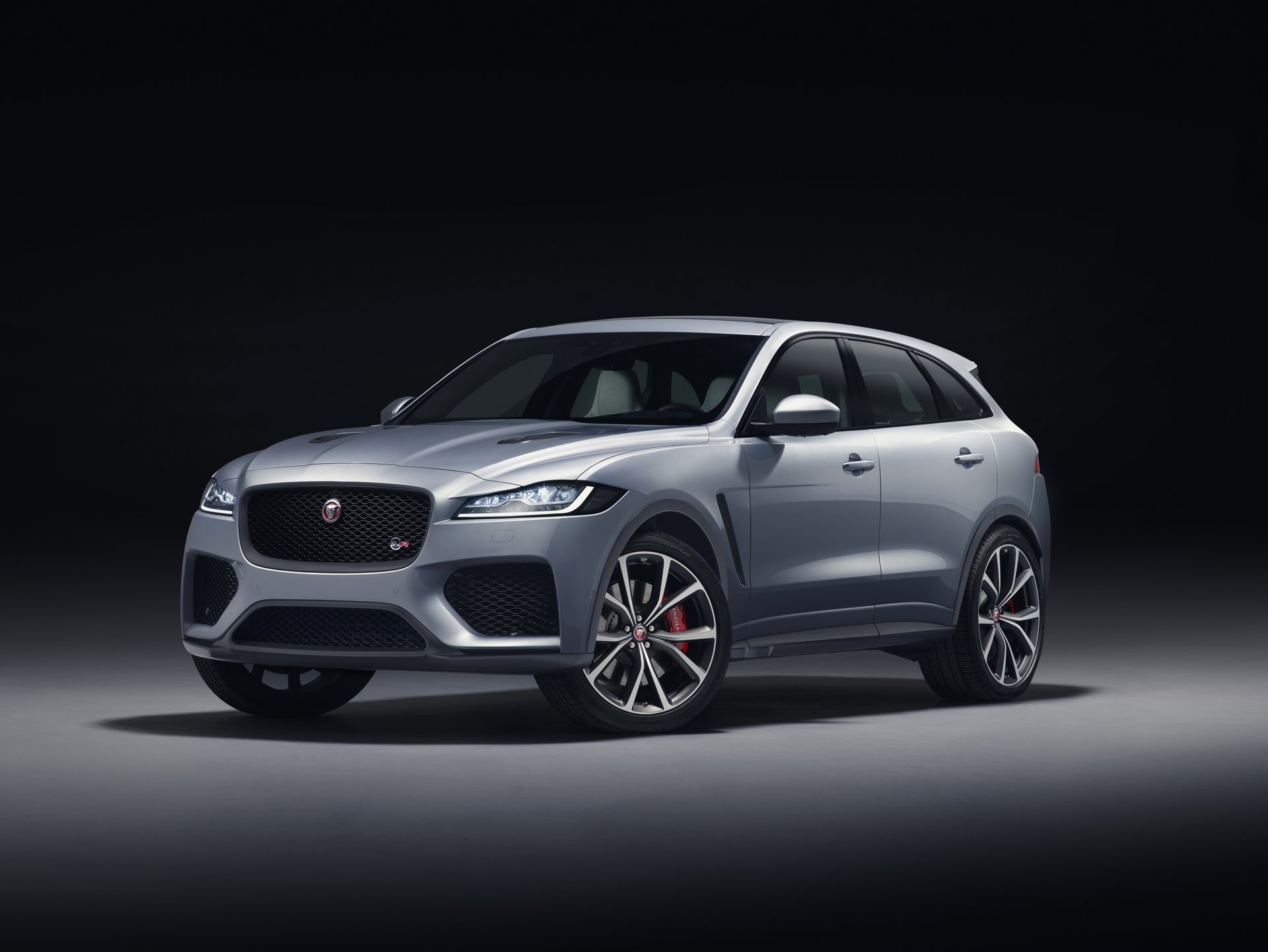 Jaguar F-Pace SVR: Terepképes szupersportkocsi 4