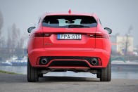 Női kézbe illő vadállat: Jaguar E-Pace 60