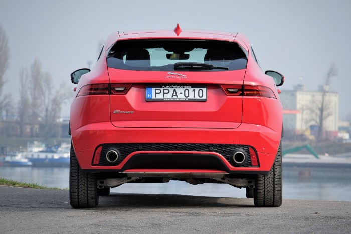 Női kézbe illő vadállat: Jaguar E-Pace 1