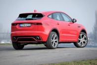 Női kézbe illő vadállat: Jaguar E-Pace 59