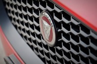 Női kézbe illő vadállat: Jaguar E-Pace 65