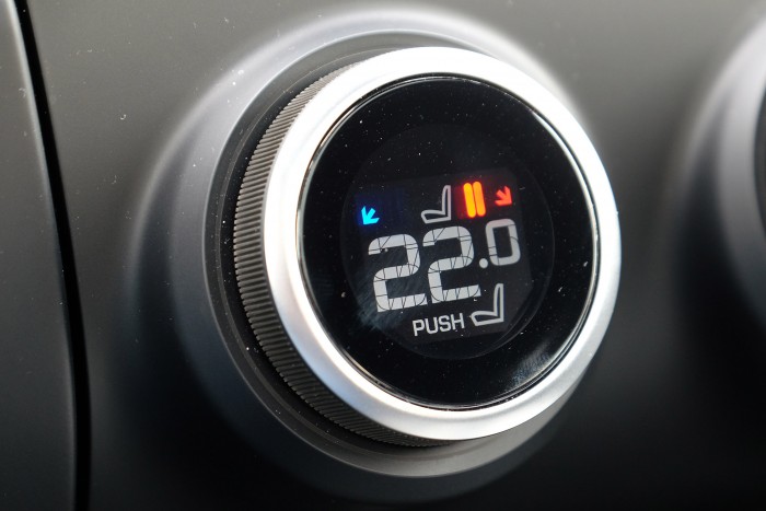 Női kézbe illő vadállat: Jaguar E-Pace 9