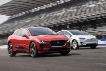 Kedvenc versenyszámában verték meg a Teslát