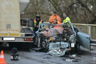 Kamionnal ütközött a Trabant, majd kigyulladt 16