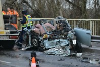 Kamionnal ütközött a Trabant, majd kigyulladt 17