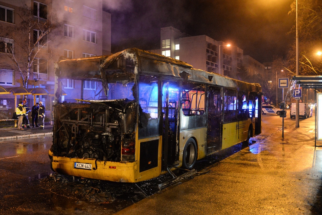 Busz lángolt győrben – képeken és videón az eset 6