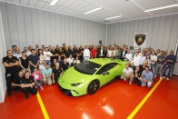 Legördült a tízezredik Lamborghini Huracán a szalagról 2