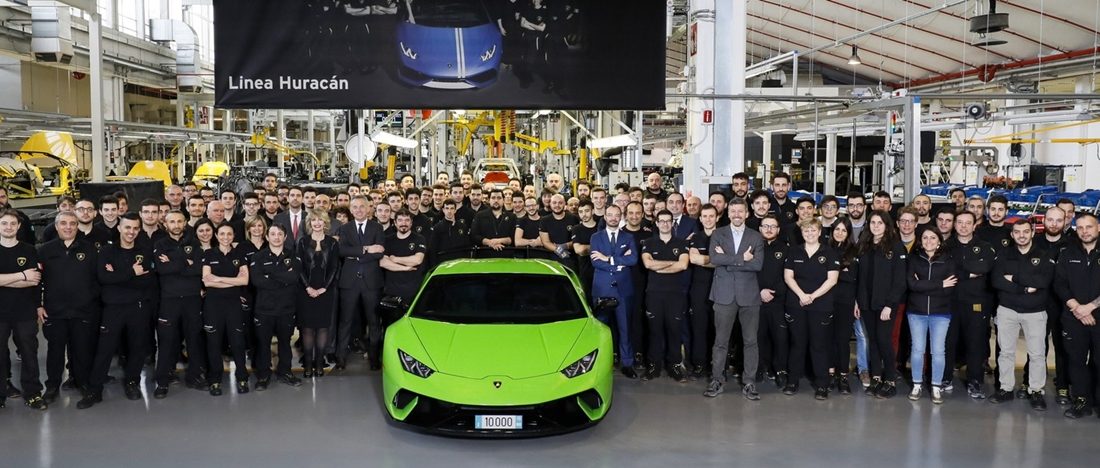 Legördült a tízezredik Lamborghini Huracán a szalagról