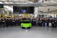 Legördült a tízezredik Lamborghini Huracán a szalagról 6