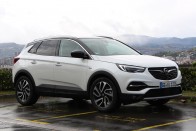 Combos dízelmotort és csipetnyi luxust kapott az Opel Grandland X 34