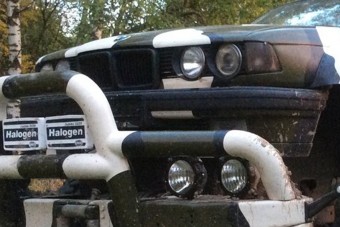 Ez a BMW alapjaiban rengeti meg a világot