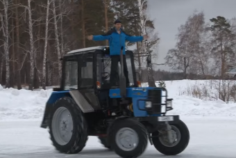 Dobj el mindent, és csodáld velünk együtt a jégen driftelő MTZ-t