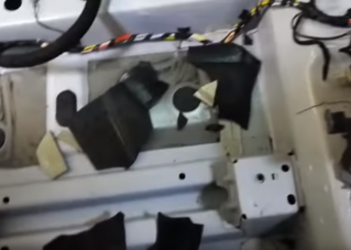 Szétszedte új Ladáját egy orosz, és kiborult attól, amit az ülések alatt talált