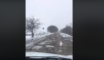 Pokoli állapotú utat videóztak Kárpátalján