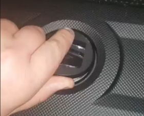 Egy Seat-rajongó lekapta a motorborításról a márkajelet, és nagyon elszomorodott