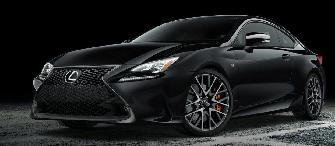 Kaviárszín és fakormány: arisztokratikus irányba mozdul el a Lexus kis kupéja