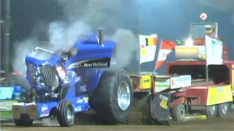 A pusztítás színházának mai műsorán: tömény traktorhorror