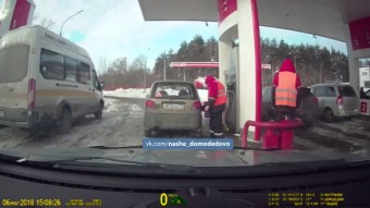 Kamera vette fel a benzint lopó orosz kutasokat