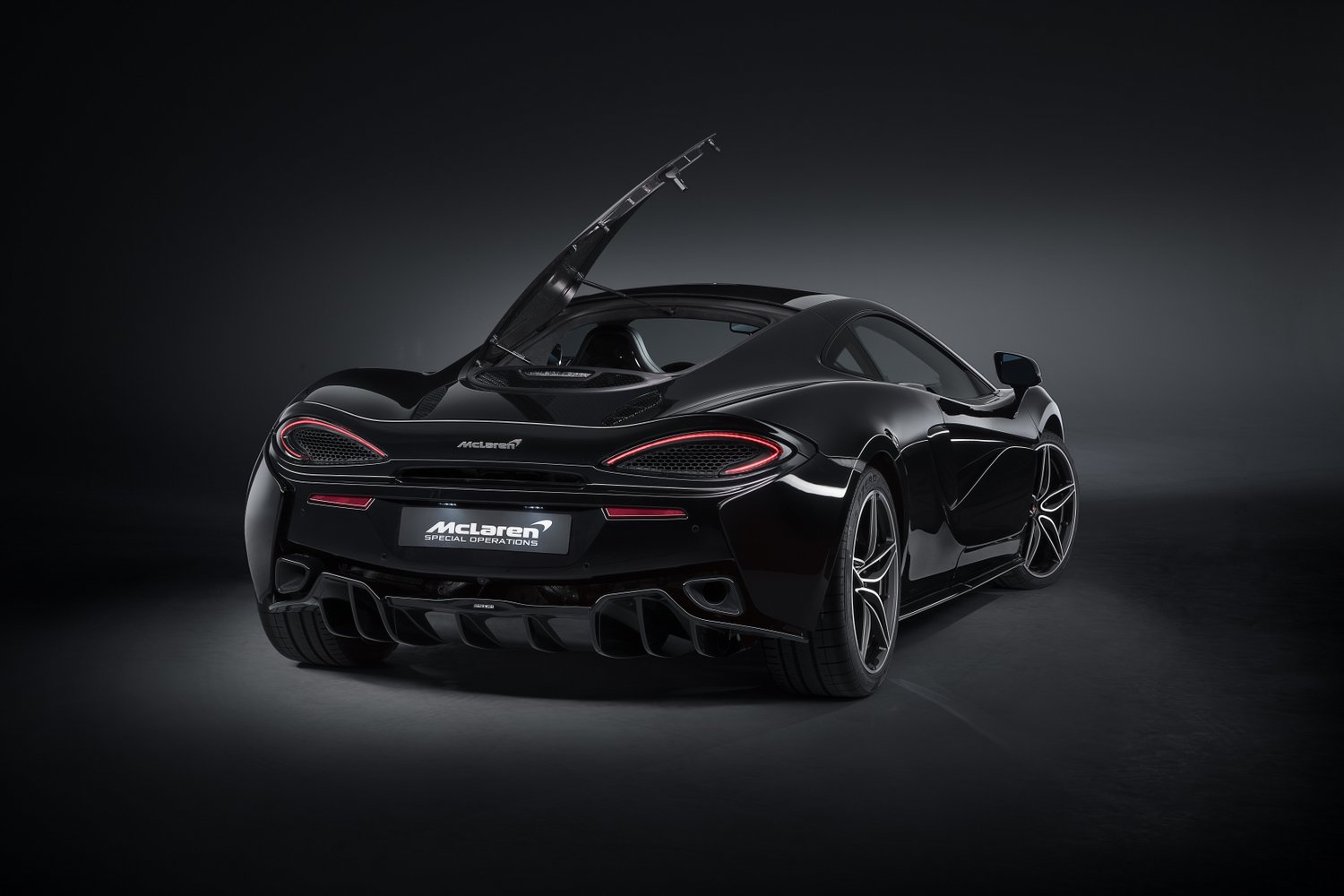 Lopakodva üvölt a legújabb McLaren 8