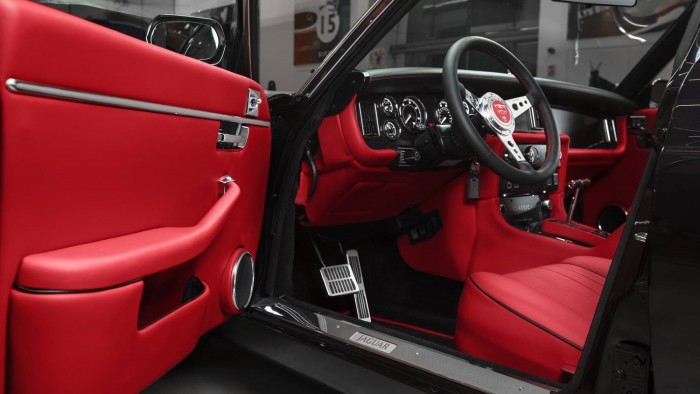 Stílusos Jaguart készítettek az Iron Maiden dobosának 7