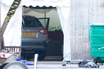 Kidobták a bárból, terepjáróval vett elégtételt