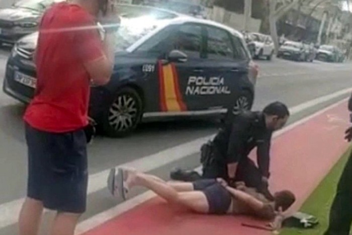 Lopott furgonnal karambolozott egy részeg turista