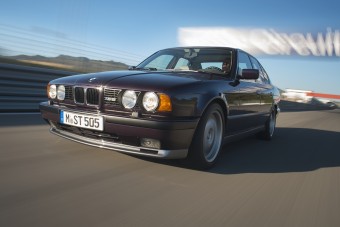 Így lett egyre királyabb az M5-ös BMW