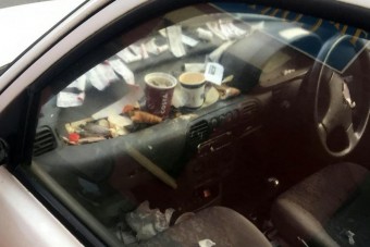 Hányingerkeltő állapotban volt a pizzafutár autója