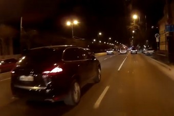 Egy budapesti buszsofőr videóra vette, ahogy egy porschés bevág elé és legyalulja