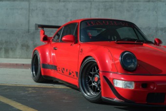 Őrületesen menő ez a piros RWB Porsche 911-es