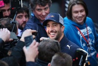 F1: Ricciardo határidőt kapott