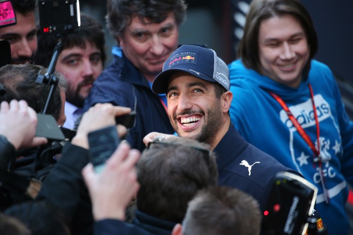 F1: Ricciardo határidőt kapott