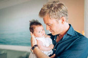 Különös ok miatt mutatta meg kislányát Rosberg