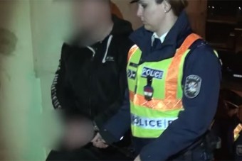 Fegyverrel lőttek rá a parkolóőrökre Pécsen