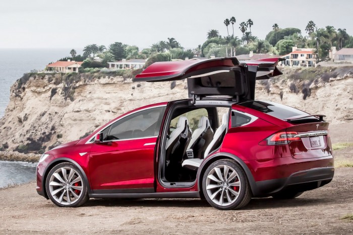 Teslákat állít szolgálatba a svájci rendőrség