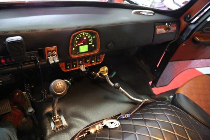 Az állunk leesett, amikor megláttuk ennek az UAZ-nak a belsejét 4